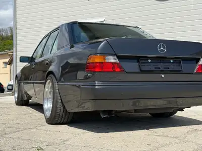 Mercedes-Benz E 500 — Légendaire préparation AMG, restauration partielle, passeport FIVA — Miniatur 8
