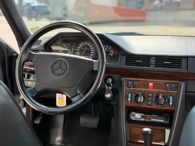 Mercedes-Benz E 500 — Légendaire préparation AMG, restauration partielle, passeport FIVA — Miniatur 11