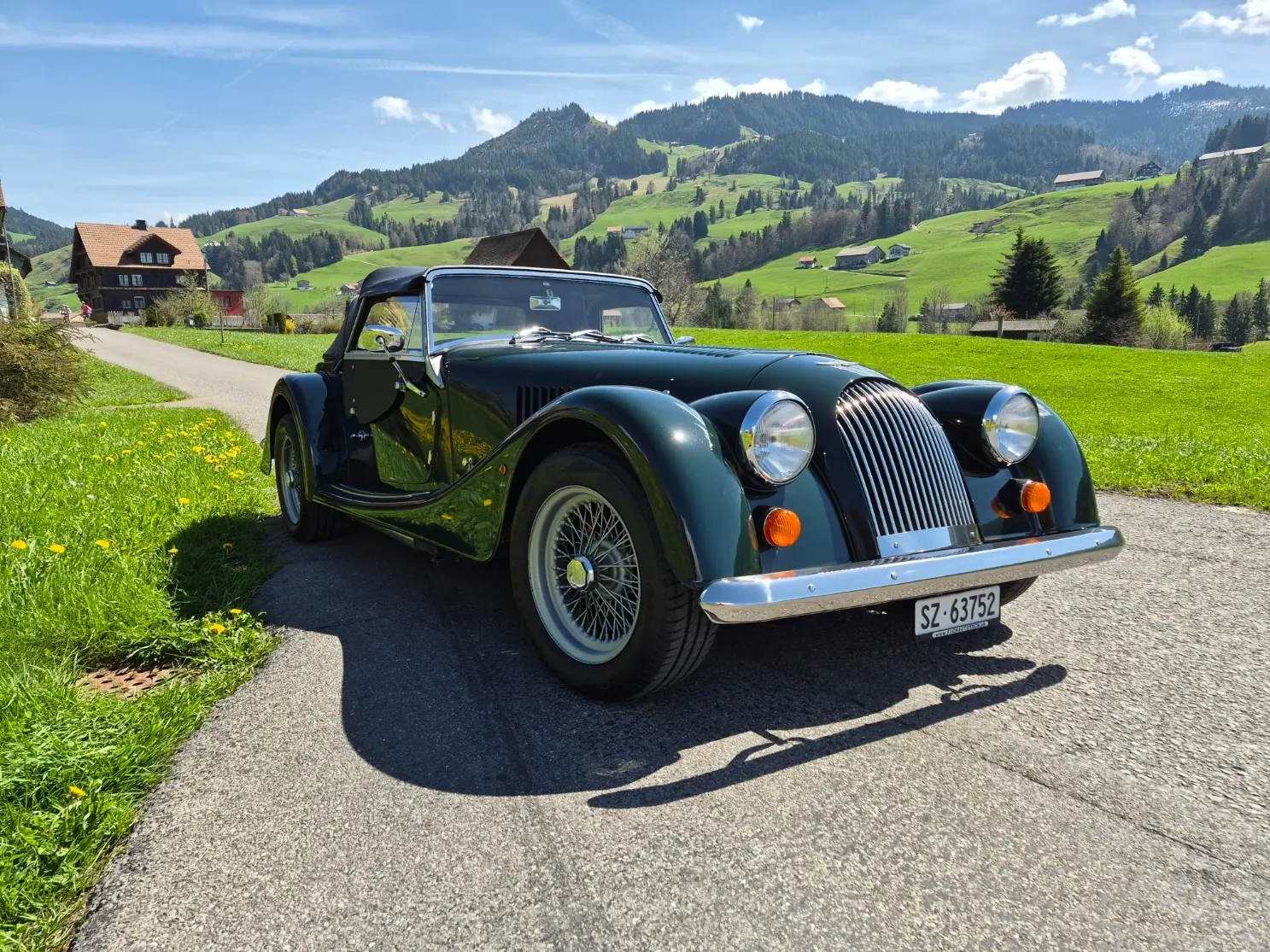Morgan PLUS 4 — Roadster britannique authentique, 35'000 km seulement — vue extérieure