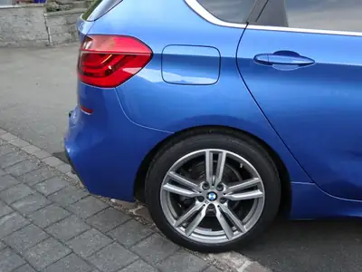 BMW 220 Active Tourer xDrive — Monospace premium diesel, équipement M Sport complet — rear view