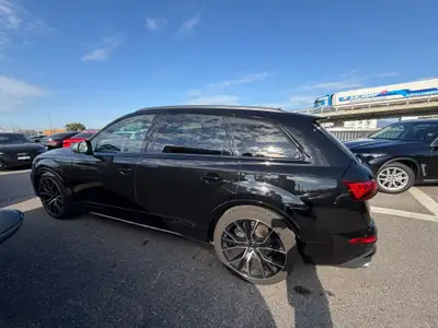 Audi SQ7 TFSI Quattro — SUV performance 650 ch, full black, 56'000 km seulement — vista posteriore