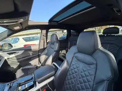 Audi SQ7 TFSI Quattro — SUV performance 650 ch, full black, 56'000 km seulement — Miniatura 16