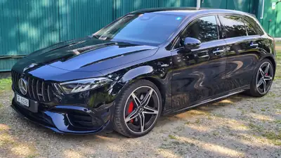 Mercedes-AMG A 45 S 4Matic+ — 421 ch, performances extrêmes, 33 000 km seulement — fianco