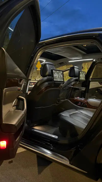 Audi A8 L 6.3 FSI W12 — Berline de prestige, 500 ch et transmission tiptronic — Miniature 12