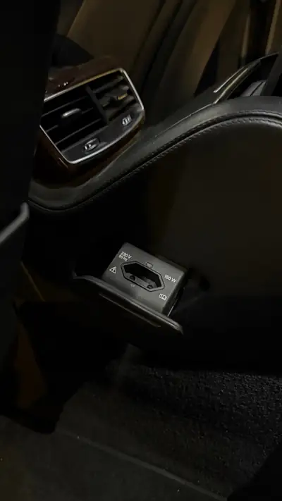 Audi A8 L 6.3 FSI W12 — Berline de prestige, 500 ch et transmission tiptronic — Miniature 18