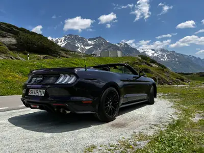 Ford Mustang Convertible 5.0 V8 GT — Légende américaine décapotable, 451 ch pure — Seitenansicht
