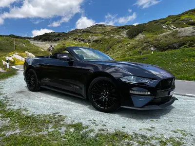 Ford Mustang Convertible 5.0 V8 GT — Légende américaine décapotable, 451 ch pure — Außenansicht