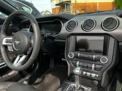 Ford Mustang Convertible 5.0 V8 GT — Légende américaine décapotable, 451 ch pure — Innenraum