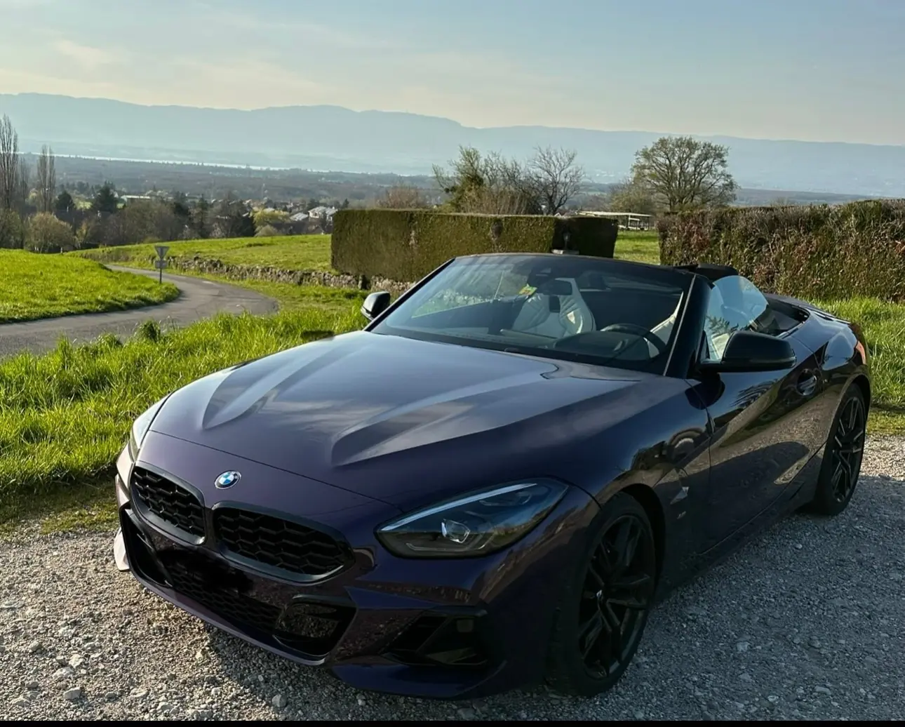 BMW Z4 M40i Steptronic — Cabriolet sportif 340 ch, teinte violette exclusive — vue extérieure