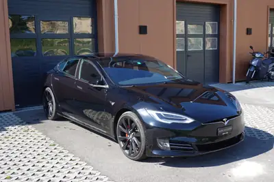 Tesla Model S 100D Performance — 772 ch, Autopilot et toit panoramique — arrière