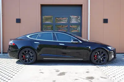 Tesla Model S 100D Performance — 772 ch, Autopilot et toit panoramique — intérieur