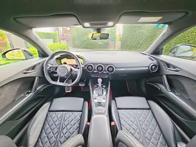 Audi TT Coupé TTS Quattro S-tronic — 320 ch, Design iconic et traction intégrale — dashboard