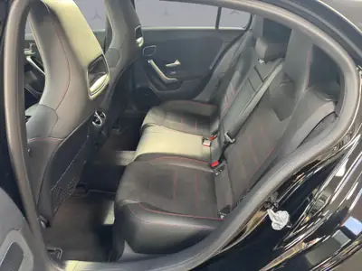 Mercedes-Benz Classe A 220 AMG Line 4MATIC — Compacte premium, 190 ch et traction intégrale — Miniature 10
