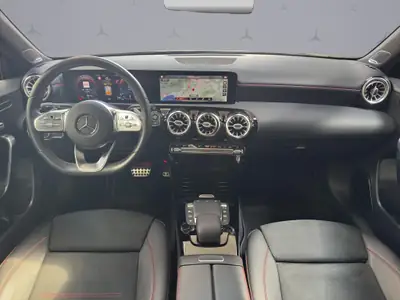 Mercedes-Benz Classe A 220 AMG Line 4MATIC — Compacte premium, 190 ch et traction intégrale — Miniature 13