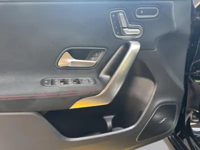 Mercedes-Benz Classe A 220 AMG Line 4MATIC — Compacte premium, 190 ch et traction intégrale — Miniature 15