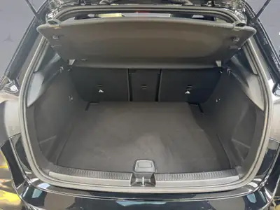 Mercedes-Benz Classe A 220 AMG Line 4MATIC — Compacte premium, 190 ch et traction intégrale — Miniature 18