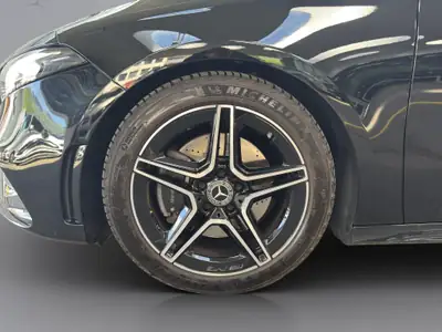 Mercedes-Benz Classe A 220 AMG Line 4MATIC — Compacte premium, 190 ch et traction intégrale — Miniature 20