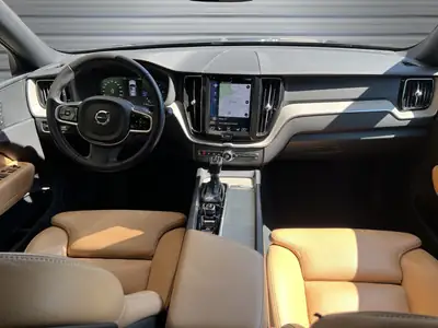 Volvo XC60 D4 AWD Inscription — SUV premium diesel, 80'000 km, état impeccable — Miniature 9