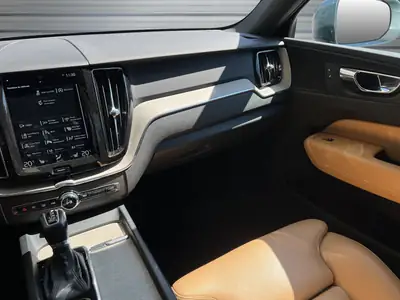 Volvo XC60 D4 AWD Inscription — SUV premium diesel, 80'000 km, état impeccable — Miniature 11
