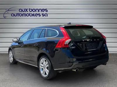 Volvo V60 D5 AWD Summum — Break premium diesel, traction intégrale, entretien impeccable — côté