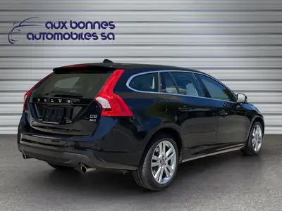 Volvo V60 D5 AWD Summum — Break premium diesel, traction intégrale, entretien impeccable — tableau de bord