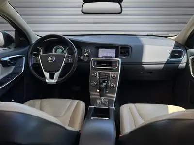 Volvo V60 D5 AWD Summum — Break premium diesel, traction intégrale, entretien impeccable — Miniature 9