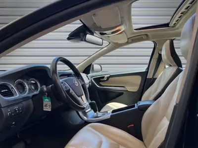 Volvo V60 D5 AWD Summum — Break premium diesel, traction intégrale, entretien impeccable — Miniature 10