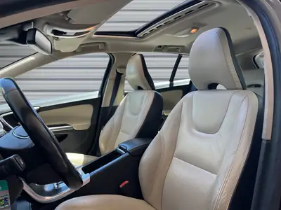 Volvo V60 D5 AWD Summum — Break premium diesel, traction intégrale, entretien impeccable — Miniature 14