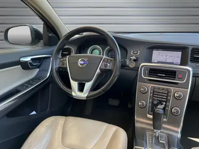 Volvo V60 D5 AWD Summum — Break premium diesel, traction intégrale, entretien impeccable — Miniature 15