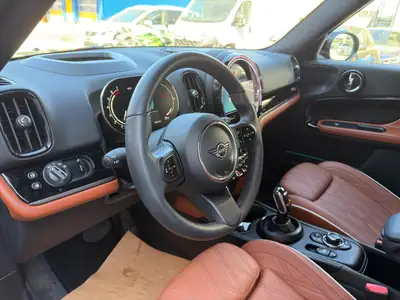MINI Countryman Cooper ALL4 Steptronic — SUV compact dynamique, traction intégrale et faible kilométrage — Thumbnail 25