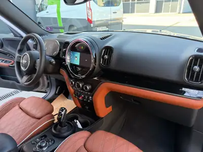MINI Countryman Cooper ALL4 Steptronic — SUV compact dynamique, traction intégrale et faible kilométrage — Thumbnail 26