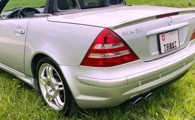 Mercedes-Benz SLK 32 AMG — Roadster légendaire, état collection, 55'000 km — Heckansicht