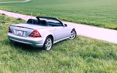 Mercedes-Benz SLK 32 AMG — Roadster légendaire, état collection, 55'000 km — Seitenansicht