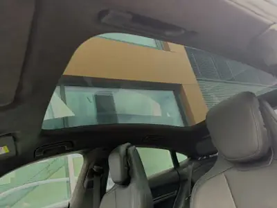 Porsche Taycan Turbo 2020 — Performance électrique 625 ch, garantie Approved jusqu'à 2027 — interior