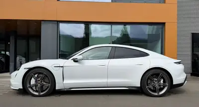 Porsche Taycan Turbo 2020 — Performance électrique 625 ch, garantie Approved jusqu'à 2027 — detail
