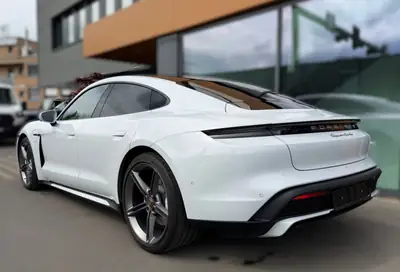 Porsche Taycan Turbo 2020 — Performance électrique 625 ch, garantie Approved jusqu'à 2027 — Thumbnail 8