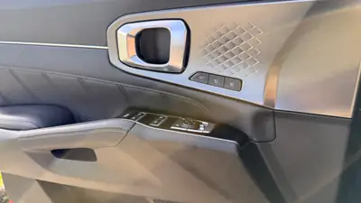 Kia Sorento 1.6 T-GDi PHEV 7 places — SUV hybride rechargeable, 99'000 km, garantie 24 mois — Miniatura 8