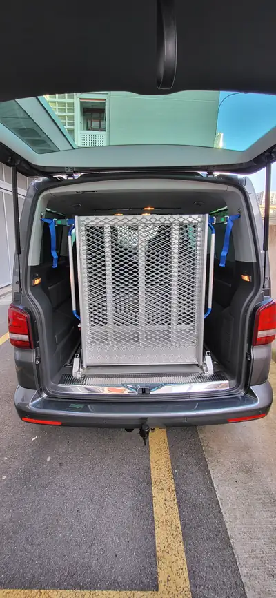 VW T5 Multivan 2.0 TDI — Minibus aménagé transport handicap, 100'000 km — Miniatura 12
