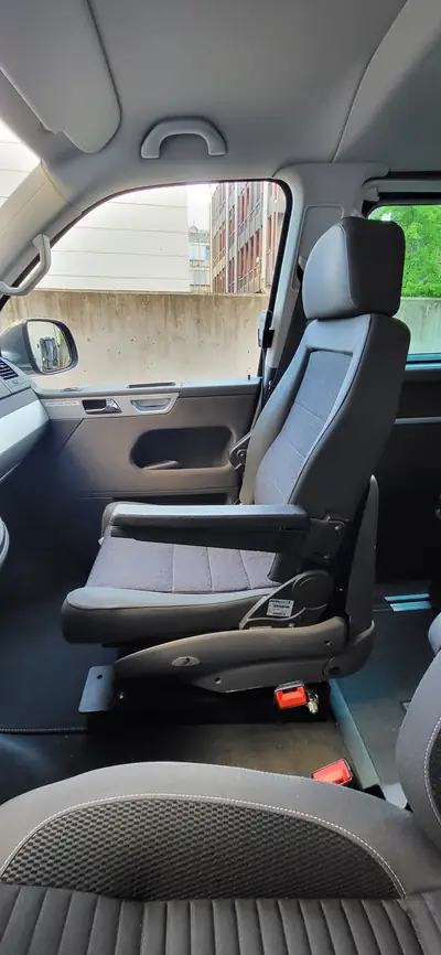 VW T5 Multivan 2.0 TDI — Minibus aménagé transport handicap, 100'000 km — Miniatura 10