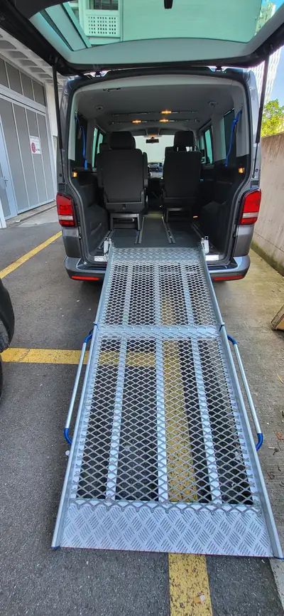 VW T5 Multivan 2.0 TDI — Minibus aménagé transport handicap, 100'000 km — Miniatura 13