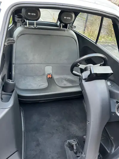 Micro Microlino Pioneer Medium Range — Électrique malin, petit budget, 6500 km — arrière