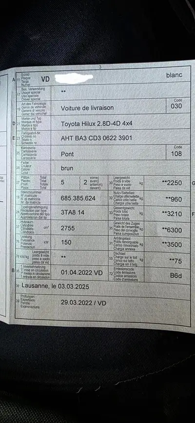 Toyota HI-LUX Invincible Double Cab 4×4 — Pickup robuste diesel, 166'000 km — interni