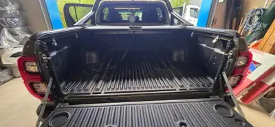 Toyota HI-LUX Invincible Double Cab 4×4 — Pickup robuste diesel, 166'000 km — dettaglio