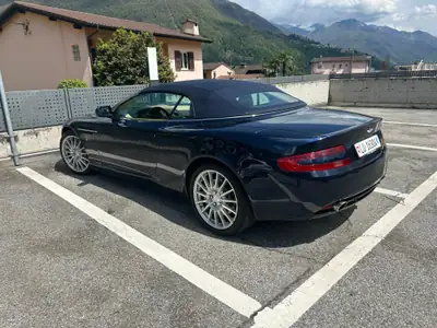 Aston Martin DB9 Volante Touchtronic 2 — Cabriolet britannique iconique, moteur V12 de 457 ch — tableau de bord
