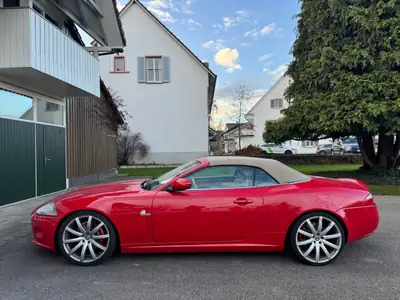 Jaguar XK 4.2 V8 Automatic — Cabriolet de prestige, 82'000 km, tout juste révisé — vue extérieure