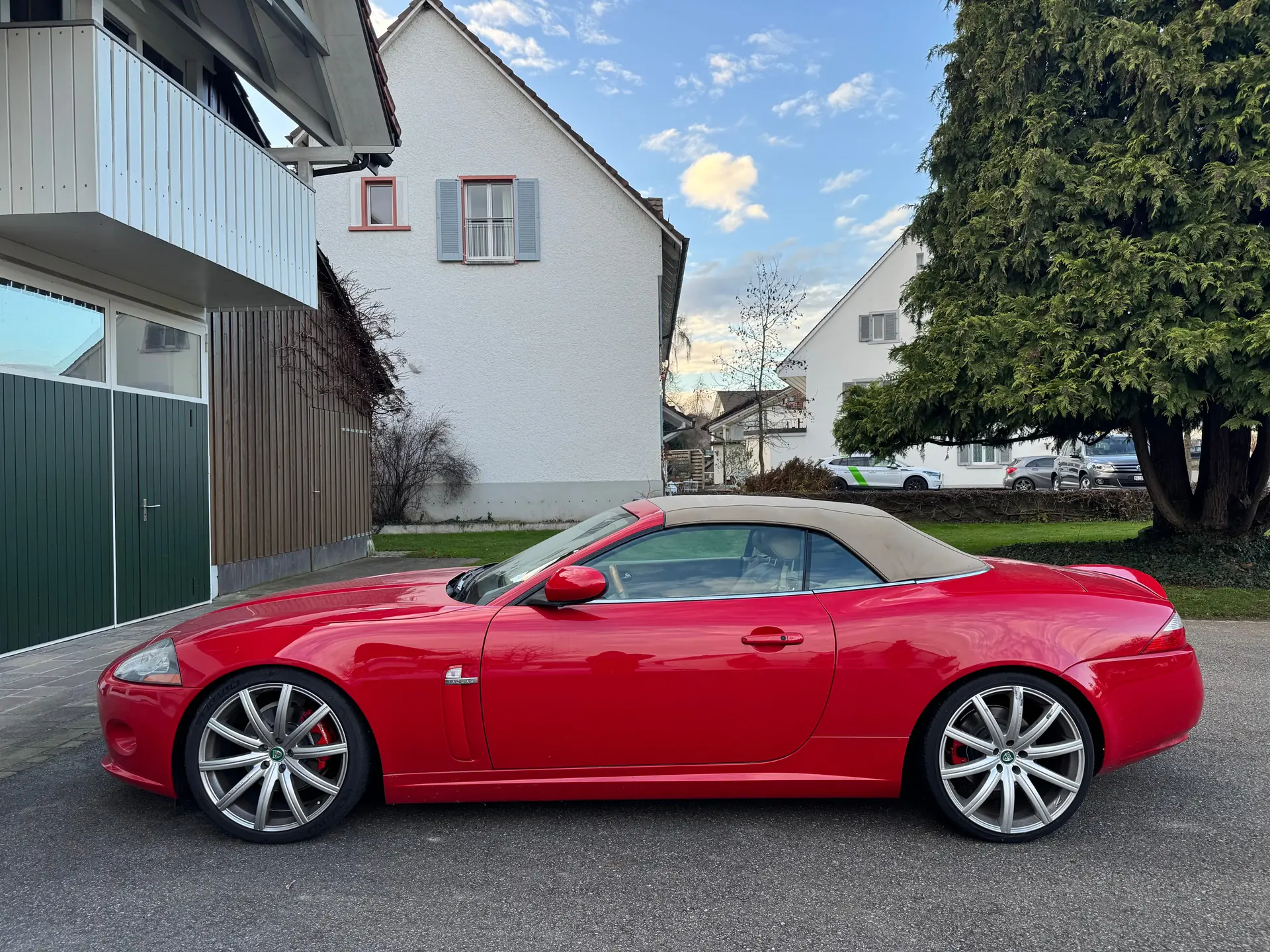 Jaguar XK 4.2 V8 Automatic — Cabriolet de prestige, 82'000 km, tout juste révisé