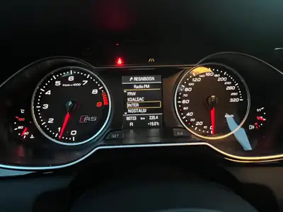 Audi RS4 Avant 4.2 FSI V8 — Break sportif 450ch, ouvert à 280 km/h — vista esterna