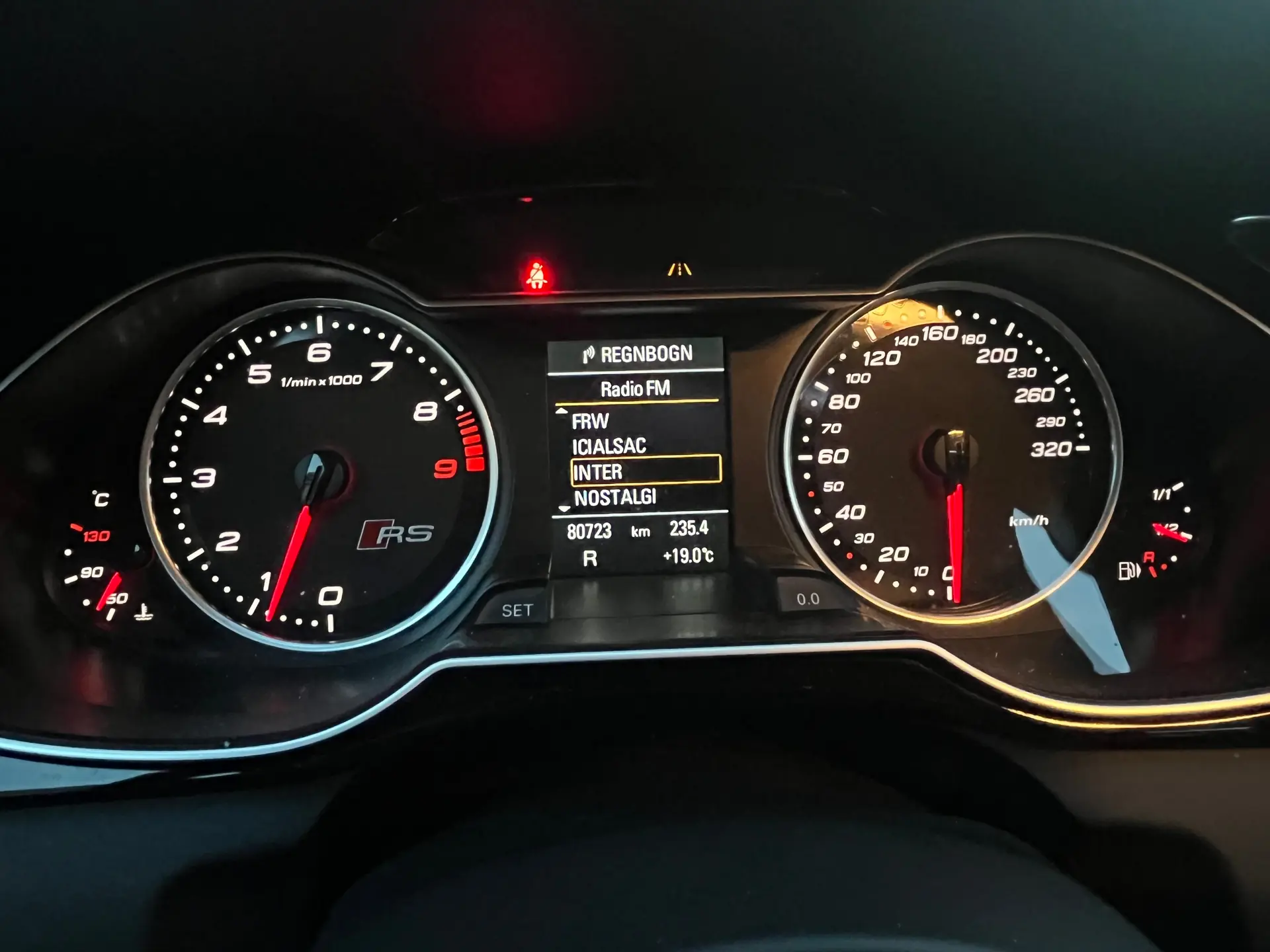 Audi RS4 Avant 4.2 FSI V8 — Break sportif 450ch, ouvert à 280 km/h — vista esterna