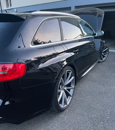 Audi RS4 Avant 4.2 FSI V8 — Break sportif 450ch, ouvert à 280 km/h — interni