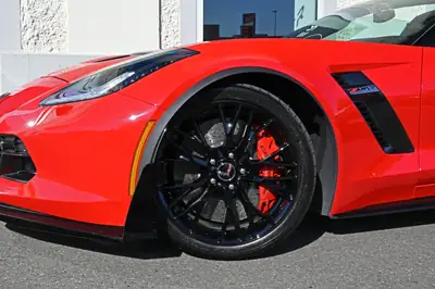 Chevrolet Corvette Coupé Z06 — Muscle car mythique, 660 ch et boîte manuelle — Thumbnail 8